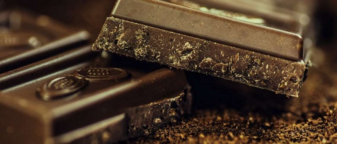 Mythe of feit, chocolade eten maakt je gezicht vlekkerig?