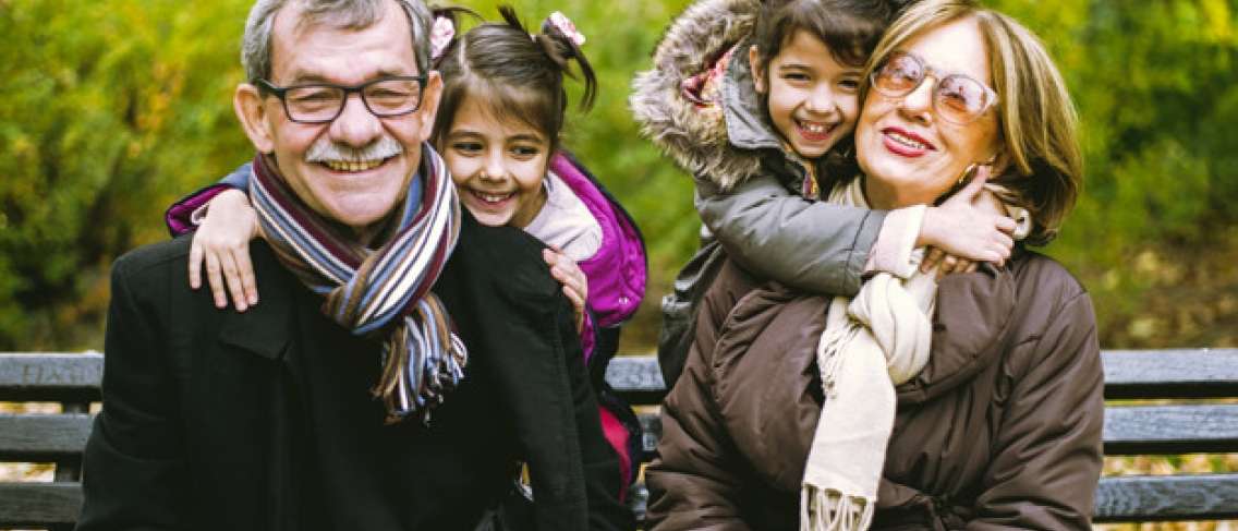 5 types de types de comportement de grand-père et de grand-mère envers leurs petits-enfants