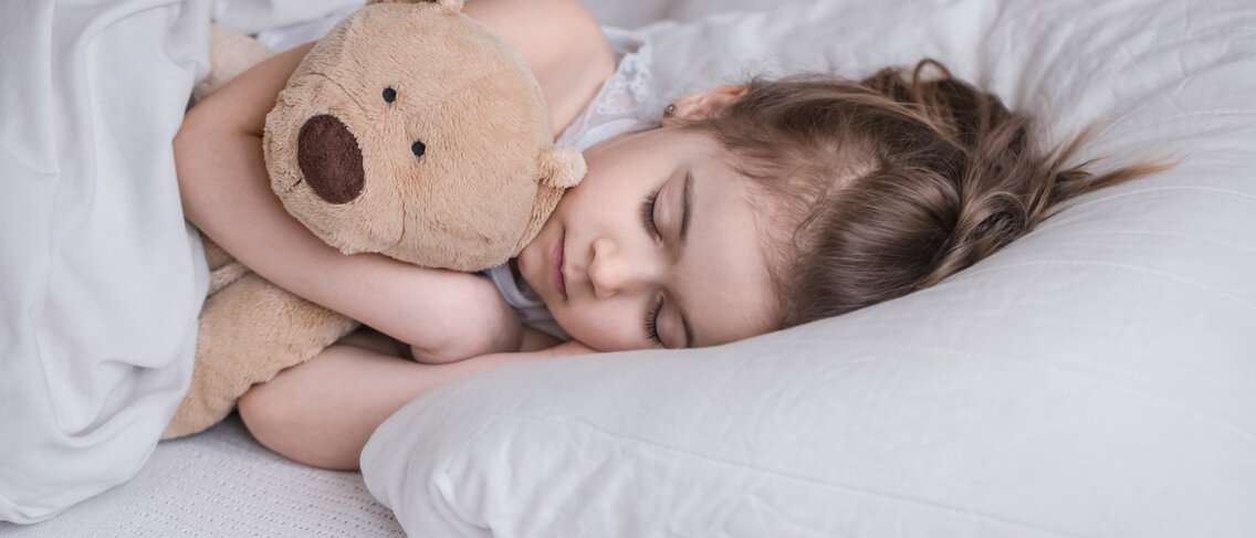 당황할 필요가 없습니다. 잠자는 동안 정신 착란한 아이들을 극복하는 방법은 다음과 같습니다!
