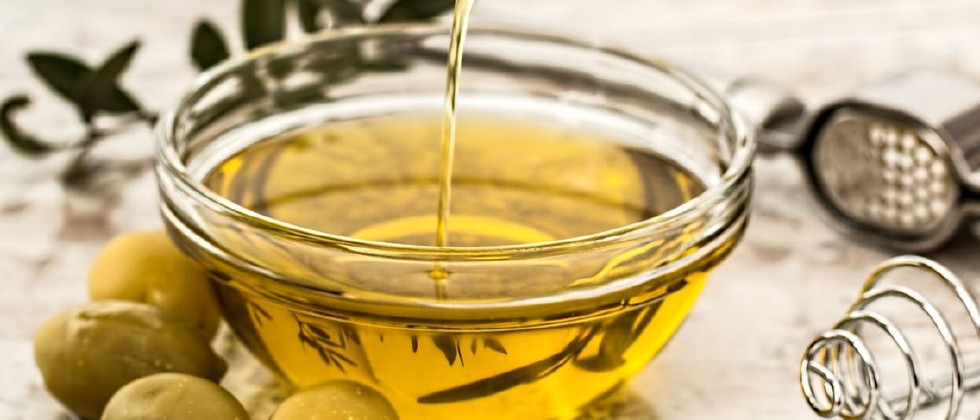 Hoe de huid lichter te maken met olijfolie?