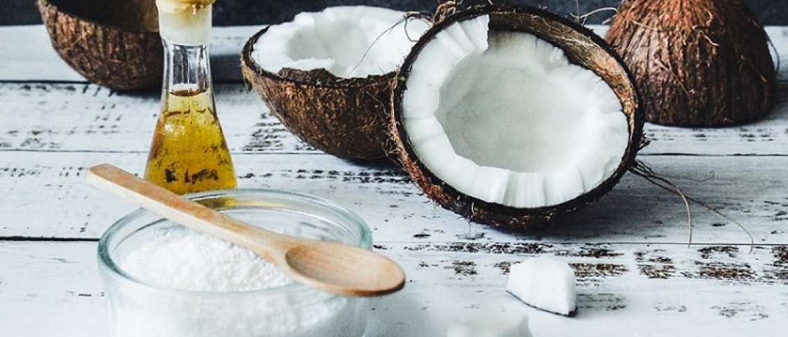 Voordelen van kokosmelk voor de gezondheid van haar en huid