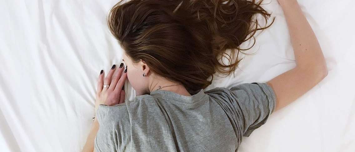 요통 환자를 위한 가장 편안한 수면 자세 5가지