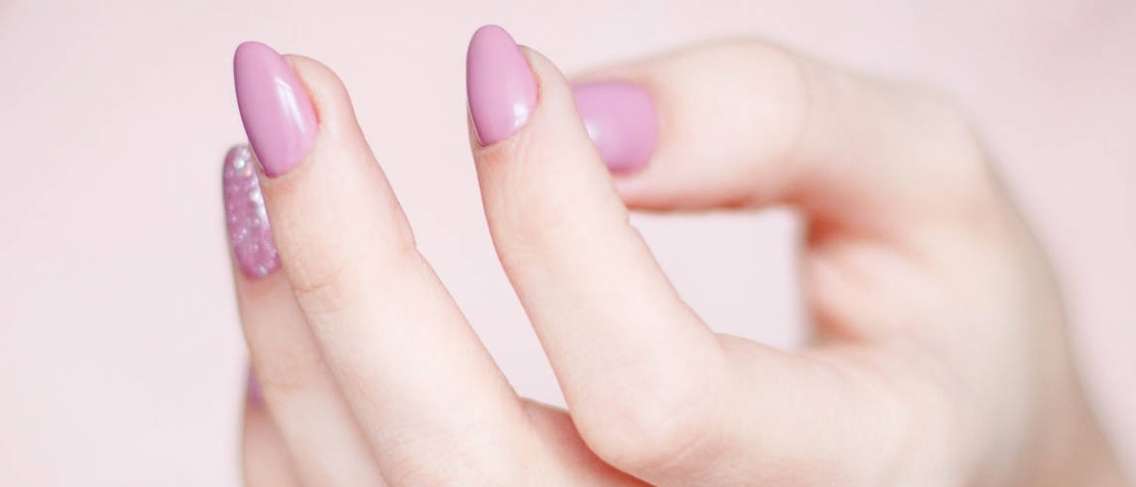 손톱의 건강을 감지하고 색상과 모양의 변화를 관찰하십시오!