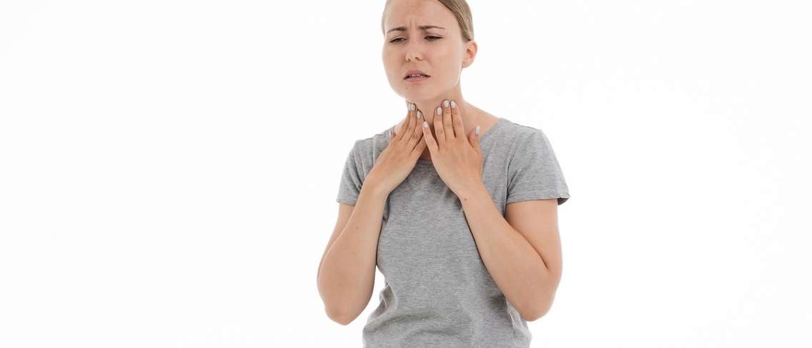 기침과 인후통, 항상 코로나 바이러스의 증상입니까?