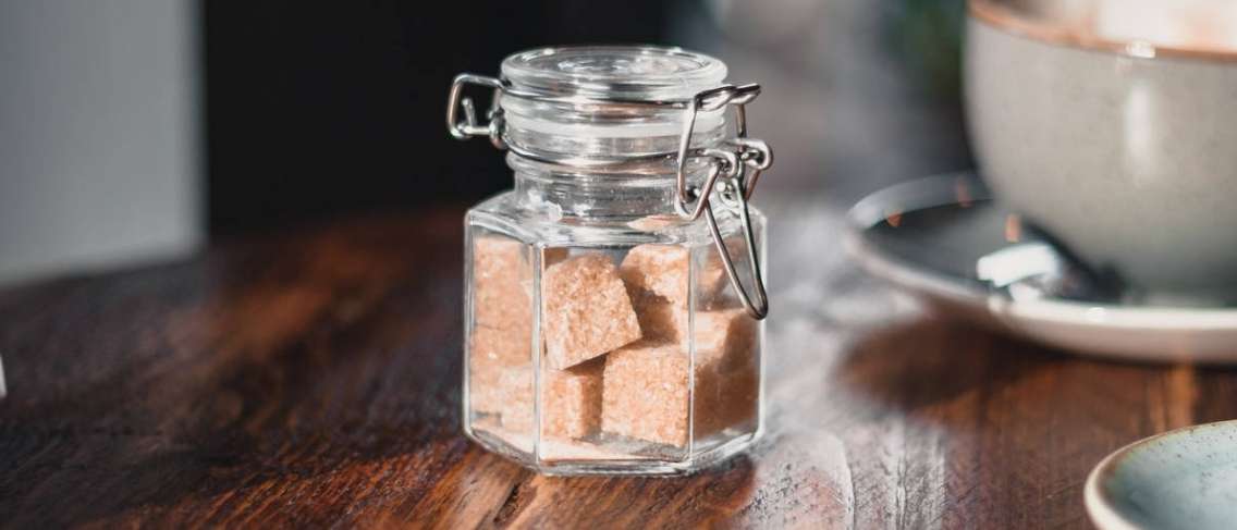Чи правда, що коричневий цукор, пальмовий цукор або кам’яний цукор корисніші за білий цукор?