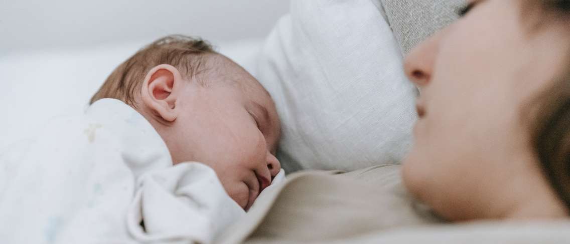 Vad är vitt brus och varför kan det lugna spädbarn?