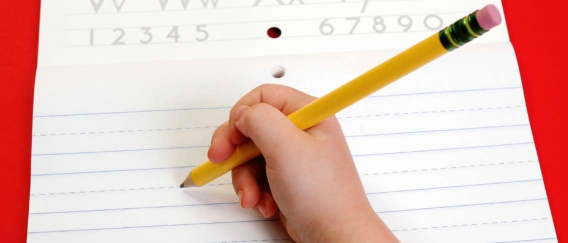Mamici, acordați atenție acestor 6 moduri de a-i învăța pe copii să scrie!