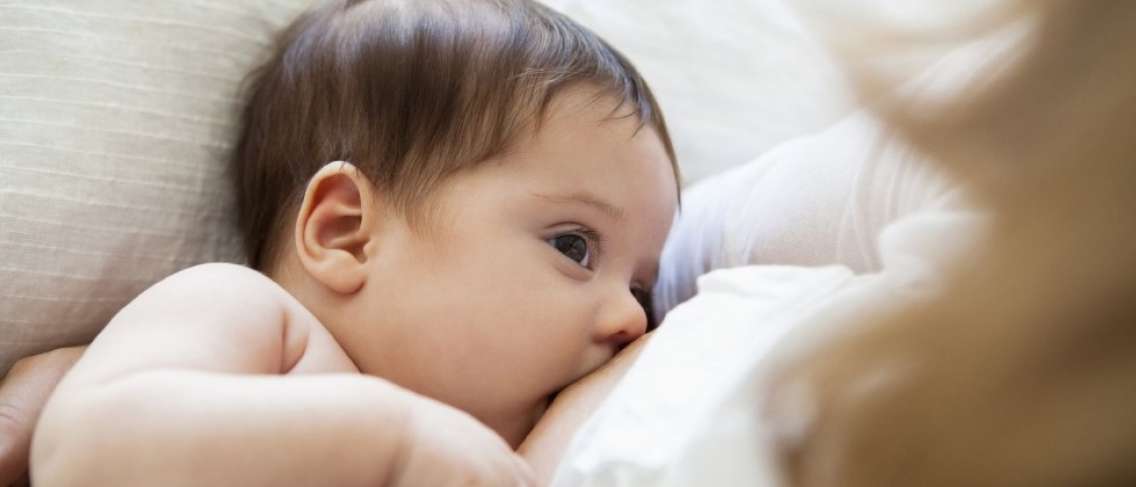 Estos son consejos para el uso de almohadillas para el pecho para madres que amamantan