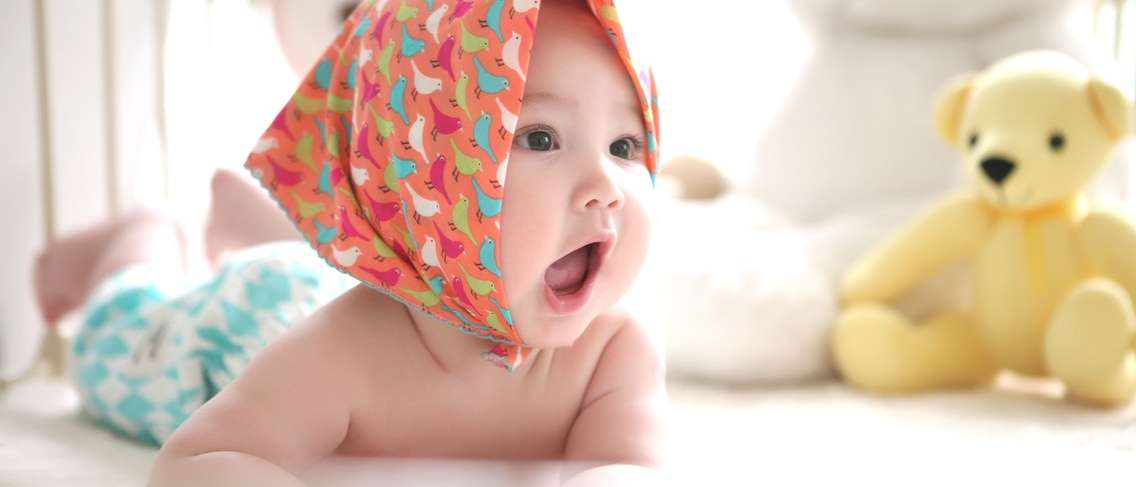 ¿Cuándo pueden empezar los bebés a pasar tiempo boca abajo?
